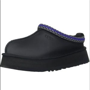 Hard to find UGGs Tazz Matte platform mules in a size 7. These run small!